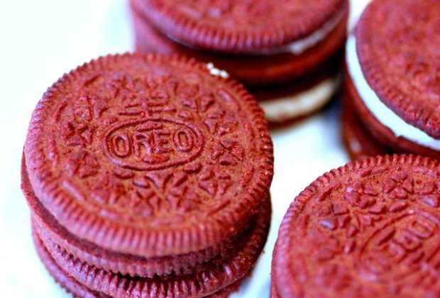 we-tried-the-limited-edition-red-velvet-oreos