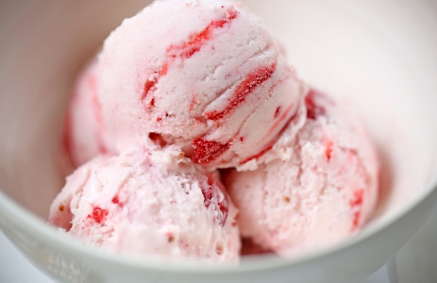 Ice cream strawberry 244 (1024x665)