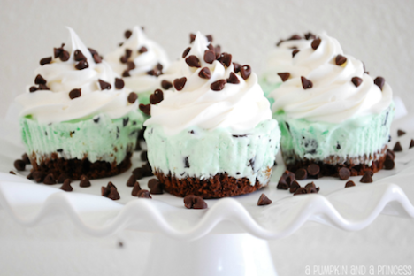 Mint-Chocolate-Chip-Ice-Cream-Cupcakes