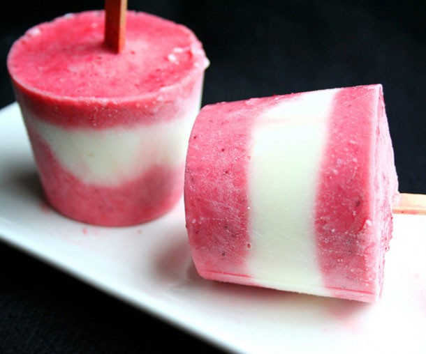 pink-yogurt-popsicles_blog20140107