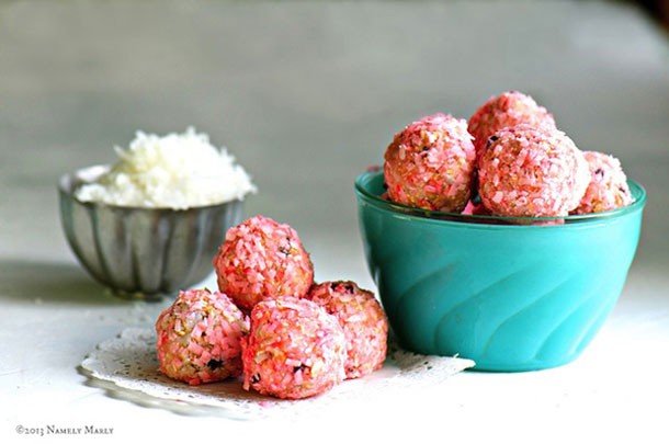 raspberry-coconut-snoball-cookies_blog20140107
