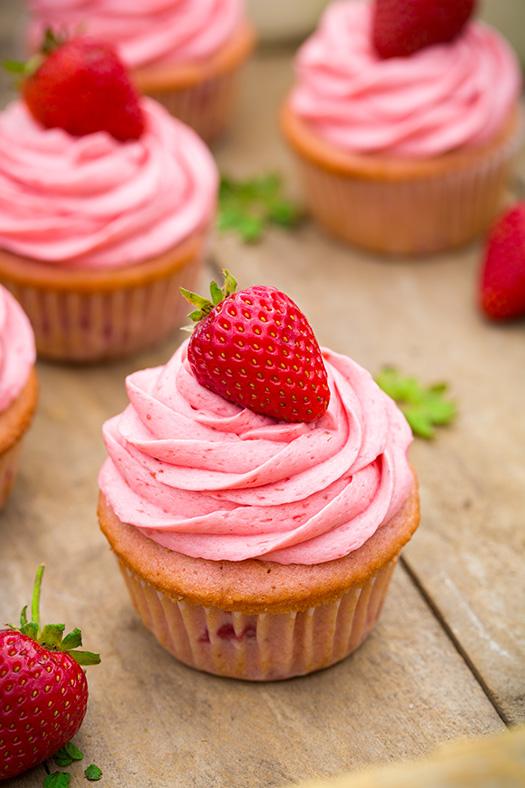 strawberry-buttercream-cupcakes