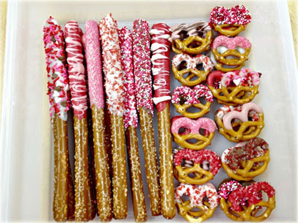 valentines-day-desserts-chocolate-pretzels_blog20140107