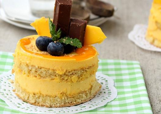 Tropical-Mango-Pudding-Cake-featured